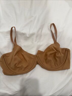 Skims Everyday Support Underwire Bra in Caramel